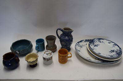 Lot 121 - MIXED LOT : VARIOUS CERAMICS TO INCLUDE BLUE...