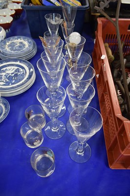 Lot 165 - MIXED LOT : VARIOUS DRINKING GLASSES ETC