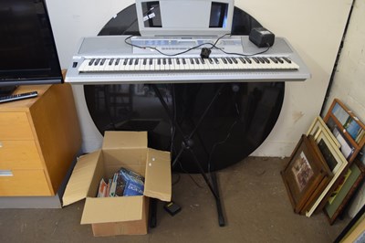 Lot 760 - YAMAHA ELECTRIC ORGAN DGX-200