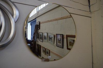 Lot 761 - LARGE CIRCULAR MIRROR IN POLISHED BRASS FRAME