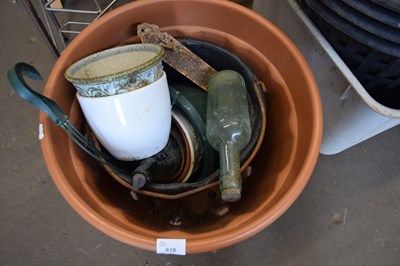 Lot 818 - PLASTIC PLANT POT AND ASSORTED SUNDRIES