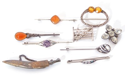 Lot 278a - Mixed Lot: metal scimitar brooch, two white...