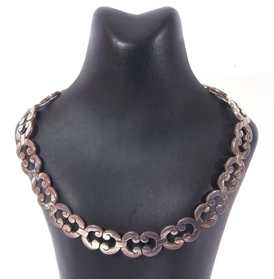 Lot 329 - Heavy white metal collar necklace, a design...