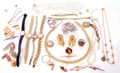 Lot 335 - Small quantity of costume jewellery to include...