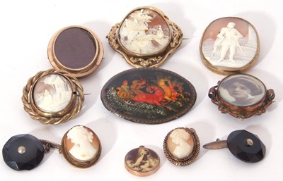 Lot 338 - Mixed Lot: five various vintage cameos, two...