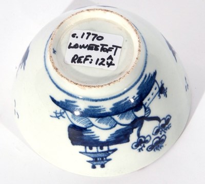 Lot 90 - Early Lowestoft porcelain tea bowl, painted in...