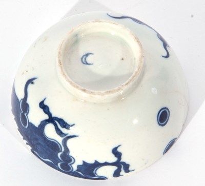 Lot 93 - Lowestoft porcelain dragon pattern blue and...