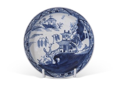 Lot 98 - Lowestoft porcelain saucer, circa 1780, with a...