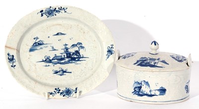 Lot 106 - Lowestoft porcelain butter tub, cover and...