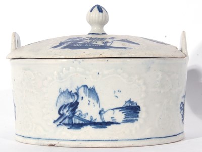 Lot 106 - Lowestoft porcelain butter tub, cover and...