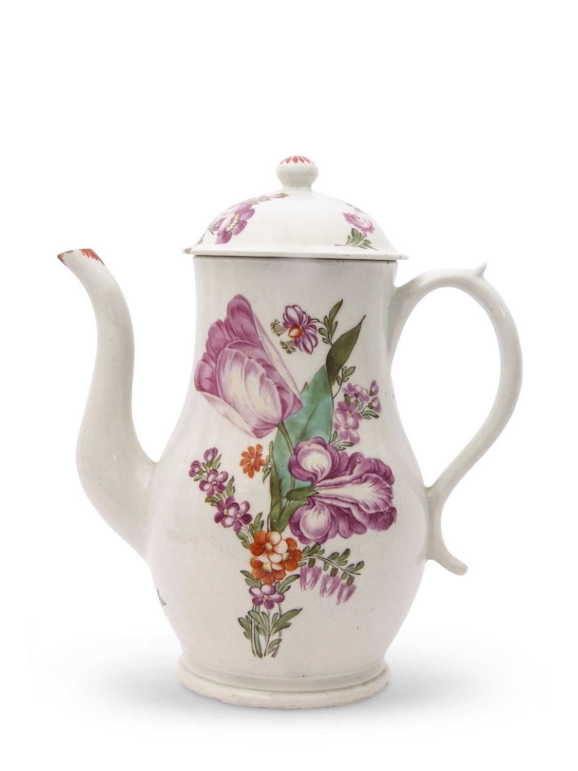Lot 111 - Lowestoft porcelain coffee pot and cover,...