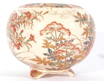 Lot 129 - Satsuma bowl with typical gilt decoration, the...