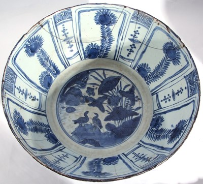 Lot 138 - Large Chinese blue and white Kraak porcelain...