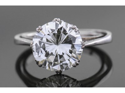 Lot 160 - Diamond solitaire ring, a round old brilliant...