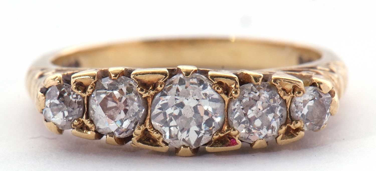 Lot 177 - Five stone diamond ring featuring five...