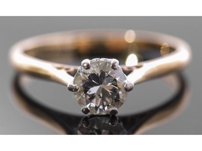 Lot 181 - Single stone diamond ring, the round brilliant...