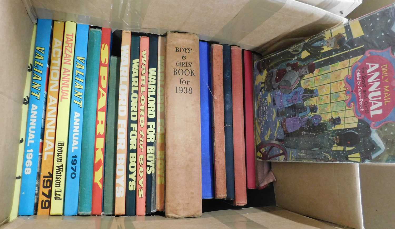 Lot 391 - Box: children's annuals