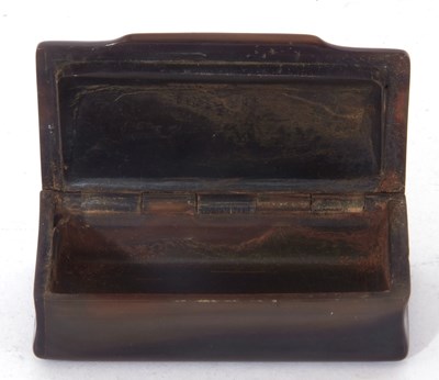 Lot 77 - Small 19th century horn snuff box of hinged...
