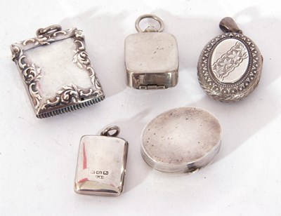 Lot 102 - Mixed Lot: various silver and white metal...