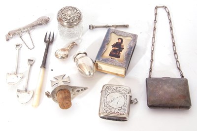 Lot 114 - Mixed Lot: silver, white metal and other wares...