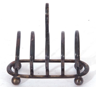 Lot 154 - Small George V toast rack, five hooped bars to...