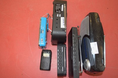 Lot 17 - MIXED LOT: 6 RADIOS TO INCLUDE: TESCO AC/DC...