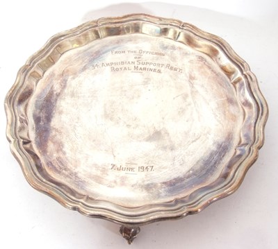Lot 58 - George V silver card tray of plain form to a...