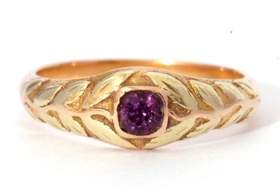 Lot 22 - Mid-grade yellow metal ring centring a small...