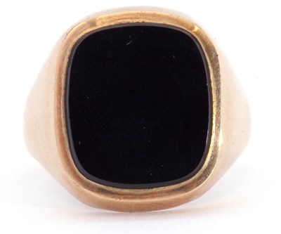 Lot 23 - Gents 9ct gold black onyx set signet ring,...