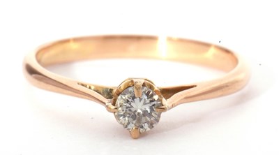 Lot 71 - Single stone diamond ring featuring a round...