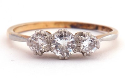 Lot 28 - Three stone diamond ring featuring three round...