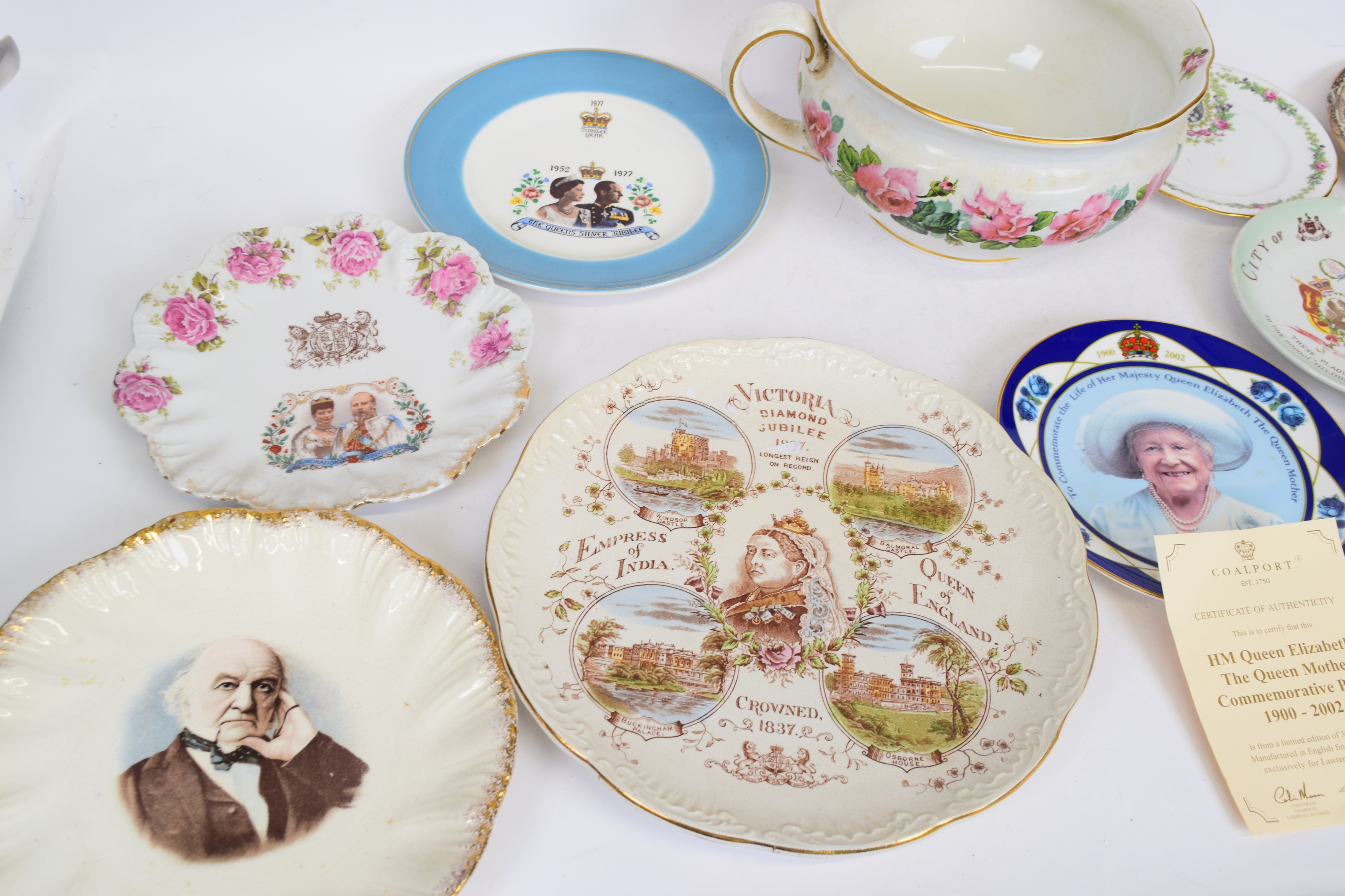 Lot 81 - Quantity of collectors plates including some