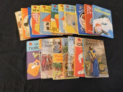 Lot 32 - Small box: 20 assorted Ladybird titles