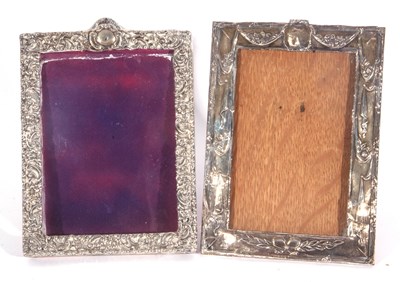 Lot 117 - George V silver mounted photograph frame with...