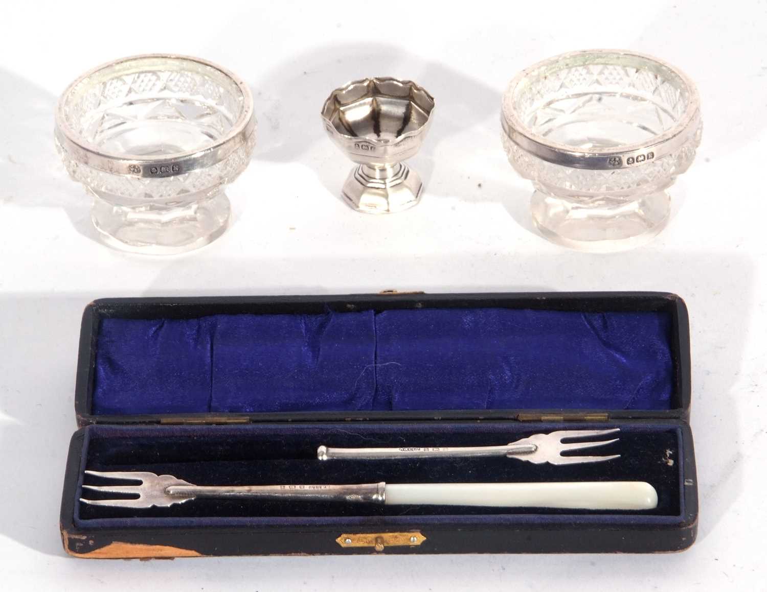 Lot 142 - Mixed Lot: cased pair of small pickle forks...