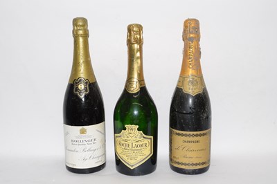 Lot 118 - 1 bt n/v Bollinger Champage, t/w two further...