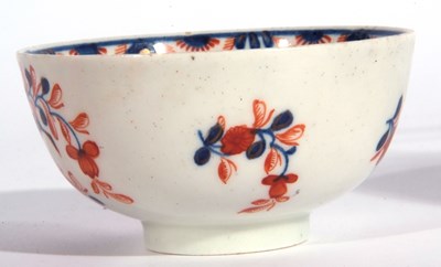 Lot 90 - A Lowestoft teabowl and saucer with a Redgrave...