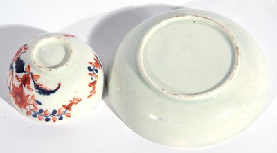 Lot 90 - A Lowestoft teabowl and saucer with a Redgrave...