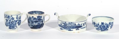 Lot 92 - A group of Lowestoft porcelain all with blue...