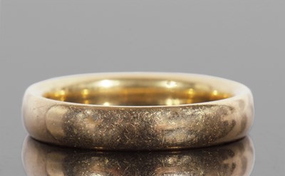 Lot 335 - 22ct gold wedding ring, London 1927, maker's...