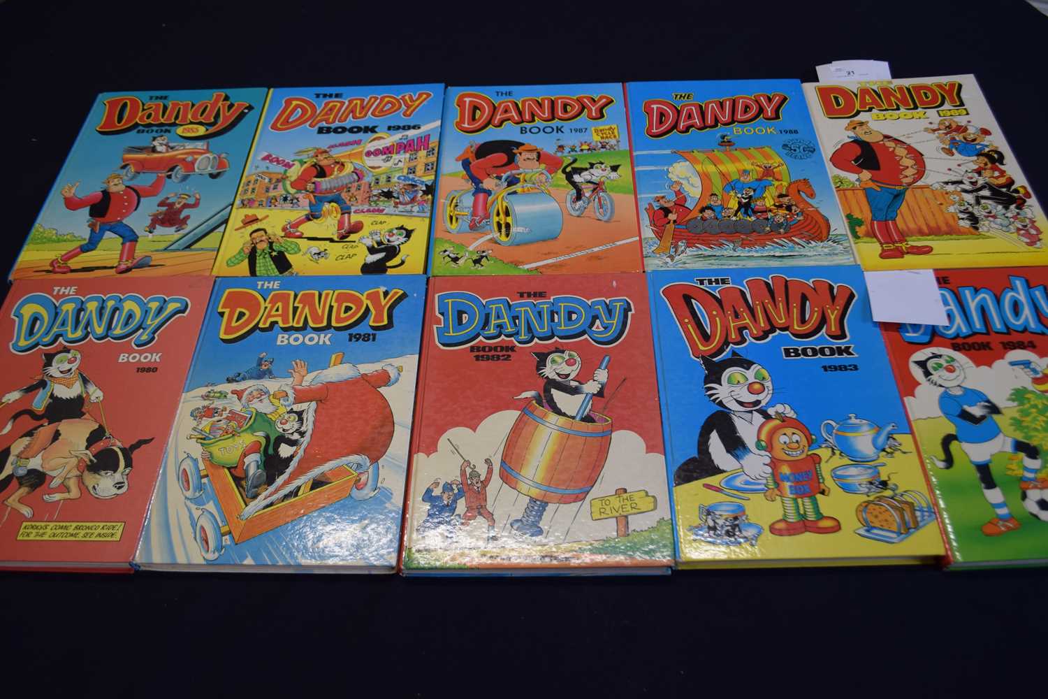 Lot 21 - 10 'The Dandy Book' Annuals form the 1980's