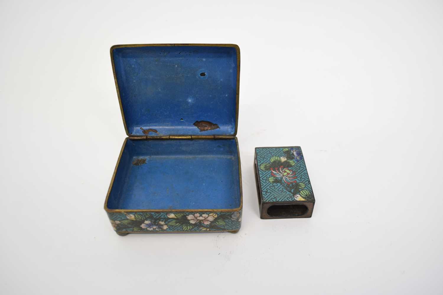 Lot 22 - Chinese cloisonne box with floral decoration,...