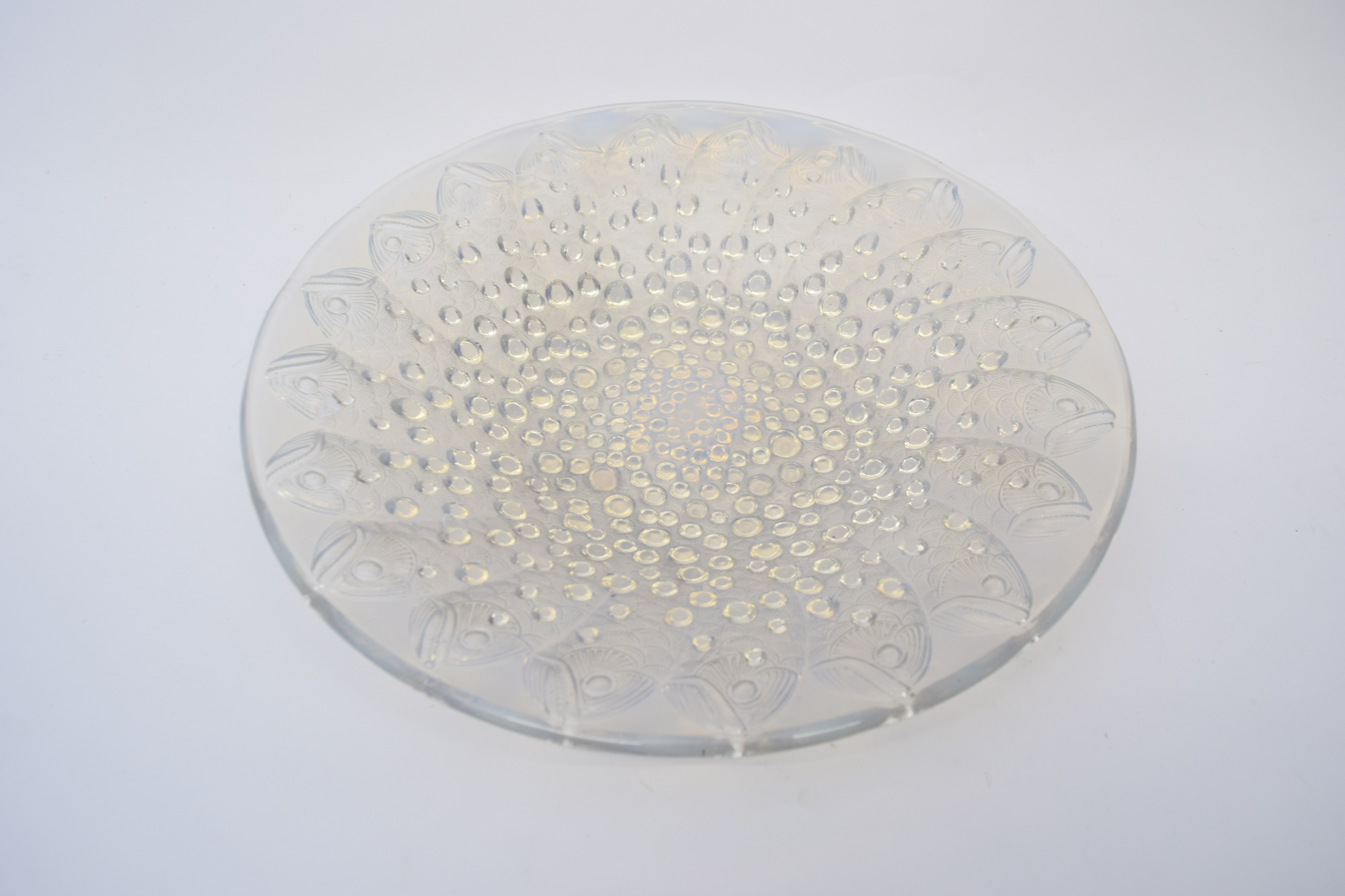 Lot 81 - Large dish with bubble decoration of fish in