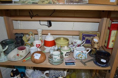 Lot 501 - VARIOUS ITEMS TO INCLUDE VASES, ROYAL ALBERT...