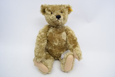 Lot 193 - Teddy bear with Steiff button