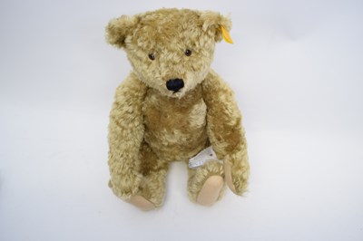 Lot 193 - Teddy bear with Steiff button