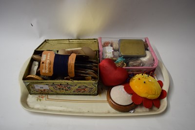 Lot 20 - TRAY OF VARIOUS SEWING SUPPLIES INCLUDING TIN...