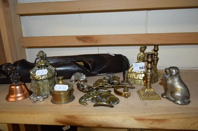 Lot 86 - MIXED LOT OF SMALL BRASS ORNAMENTS, TABLE...