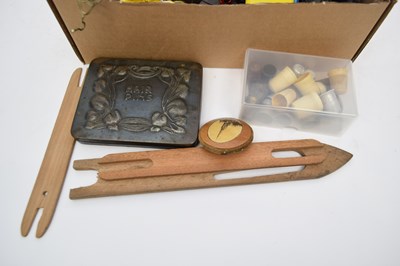 Lot 221 - Box containing quantity of items including...