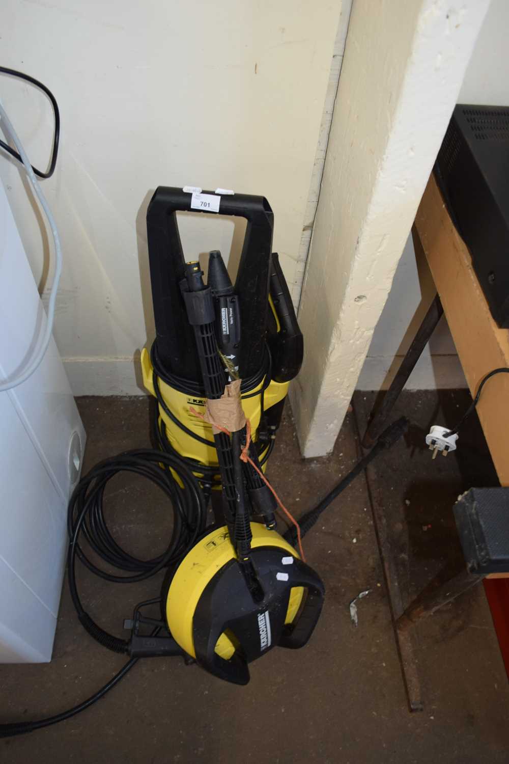Lot 701 KARCHER PRESSURE WASHER WITH ATTACHMENTS